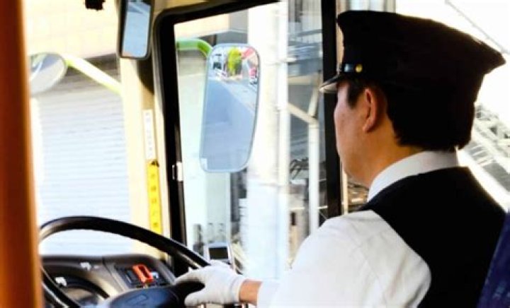 バス 運転 手 年収はどれくらい？実態・差が出る要因・将来像を整理
